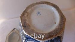 DELFT. Hot water pot / Covered pitcher. XVII / XVIIIth. Pottery. Faience