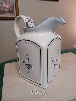 Villerory & Boch VIEUX LUXEMBURG CHARM White And Blue Square Water Pitcher