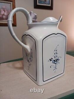 Villerory & Boch VIEUX LUXEMBURG CHARM White And Blue Square Water Pitcher