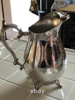 WM Rogers Silver plated water pitcher Footed Stand Vintage and ice guard 817