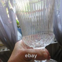 1 Carafe d'eau en cristal de Saint Louis modèle Apollo signée