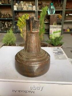 Ancienne cruche à eau en cuivre forgé à la main et gravé de style moghol