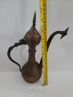 Ancienne cruche à eau en cuivre islamique persan, pot à café, pichet, pichet gravé.