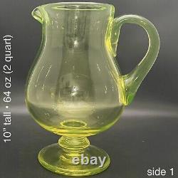 Broc verseur à pied en verre d'uranium Vaseline EAPG vers 1910 Fabriqué aux États-Unis 10t 64oz