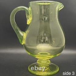 Broc verseur à pied en verre d'uranium Vaseline EAPG vers 1910 Fabriqué aux États-Unis 10t 64oz