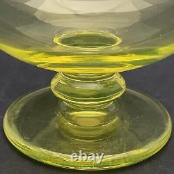 Broc verseur à pied en verre d'uranium Vaseline EAPG vers 1910 Fabriqué aux États-Unis 10t 64oz