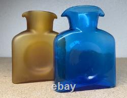 Carafe à eau en verre Blenko bleue / ambre givré à double bec