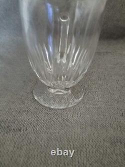 Carafe à eau en verre taillé moulé avec facettes