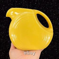 Carafe à jus d'eau en céramique jaune Fiestaware de grande taille avec ancien logo USA Fiesta