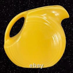 Carafe à jus d'eau en céramique jaune de grande taille Fiestaware Fiesta, ancien logo USA