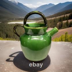 Carafe en céramique William Sonoma en grès vert glaçuré Gargoulette France