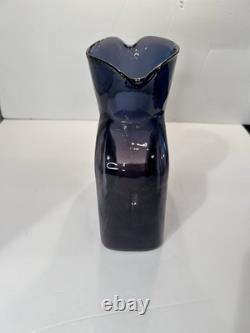 Carafe en verre épaisse à double bec en améthyste violet BLENKO vintage