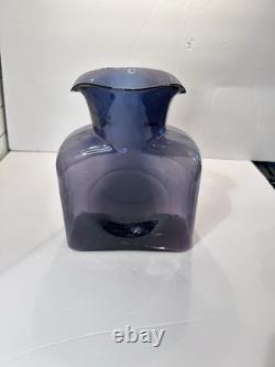 Carafe en verre épaisse à double bec en améthyste violet BLENKO vintage