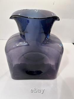 Carafe en verre épaisse à double bec en améthyste violet BLENKO vintage