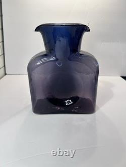 Carafe en verre épaisse à double bec en améthyste violet BLENKO vintage