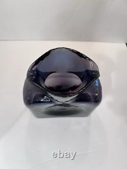 Carafe en verre épaisse à double bec en améthyste violet BLENKO vintage