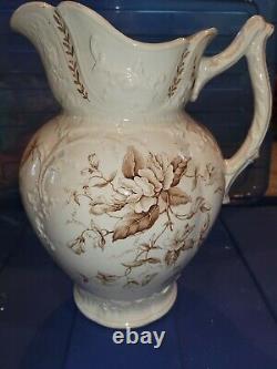 Clementson Brothers Water Pitcher Jug 1891 1916 Sweet Pea Ironstone. Marron