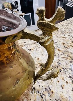 Cruche à eau perse en cuivre martelé antique avec poignée de phénix