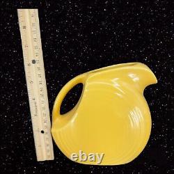 Cruche à jus d'eau jaune de Fiestaware en céramique de grande taille, ancien modèle marqué USA