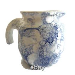Cruche d'eau en céramique décorative pour la table, vase en poterie fait main, bleu et blanc.