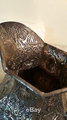 E. G Webster & Son Repoussé Figural 8 Cruche D'eau