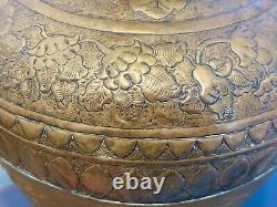 Énorme pichet à lait en laiton repoussé français antique vers 1800 21