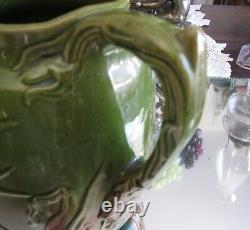Fabuleuse carafe/pichet d'eau en majolique représentant une hirondelle antique des années 1800