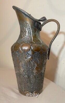 GRAND pichet d'eau en cuivre repoussé antique du Moyen-Orient des années 1800