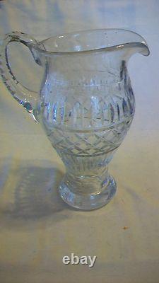 Grand Pichet en Verre Transparent avec Détails en Relief de 10 Pouces de Haut