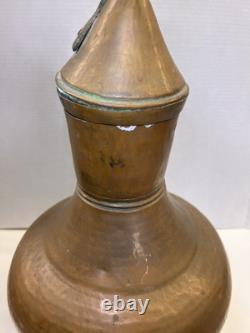 Grand pichet en cuivre martelé du Moyen-Orient turc antique de plus de 18 pouces de hauteur