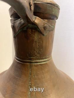 Grand pichet en cuivre martelé du Moyen-Orient turc antique de plus de 18 pouces de hauteur