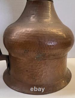 Grand pichet en cuivre martelé du Moyen-Orient turc antique de plus de 18 pouces de hauteur