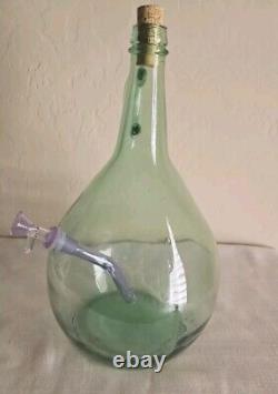 Grand pichet en verre à vin de 1 gallon réutilisé en une pipe à eau unique en son genre