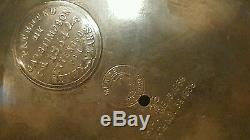 Impressionnant 1868 Ornement Meriden Britannia Co. Silver Plate Pitcher Eau