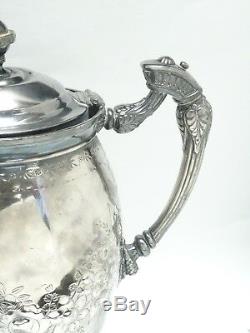 Impressionnant C. 1868 Ornate Meriden Britannia Co. Ceramique Doublure Ice Eau Pitcher