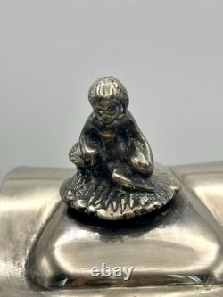 Jarre en argent plaqué de style antique avec couvercle, cruche à eau ou à vin, à finition figurative, vers 14.