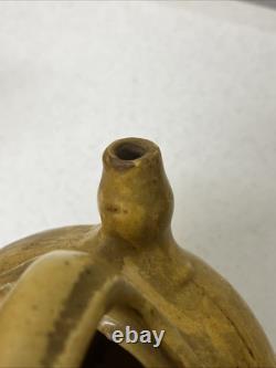 Joug deau gargoulette antique française en terre cuite émaillée jaune du 19ème siècle