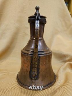Jug deau en cuivre et laiton ottoman antique avec poignée de style primitif