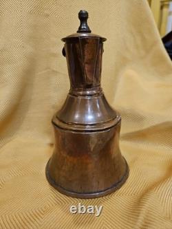 Jug deau en cuivre et laiton ottoman antique avec poignée de style primitif