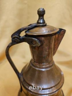 Jug deau en cuivre et laiton ottoman antique avec poignée de style primitif