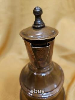 Jug deau en cuivre et laiton ottoman antique avec poignée de style primitif