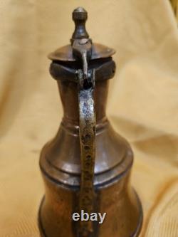 Jug deau en cuivre et laiton ottoman antique avec poignée de style primitif
