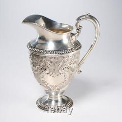 Pichet à eau antique en argent sterling Amston repousse sur pied 1002 2,25 qt 11,25 h