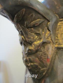 Pichet à eau basculant en métal argenté de l'époque esthétique antique avec refroidisseur de goblet