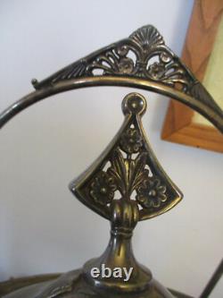 Pichet à eau basculant en métal argenté de l'époque esthétique antique avec refroidisseur de goblet