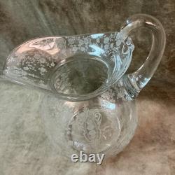 Pichet à eau en cristal de verre rose point gravé Doulton des années 1940, 76 oz