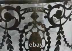 Pichet à eau en verre Art Nouveau vintage avec surcouche en argent sterling et motif floral