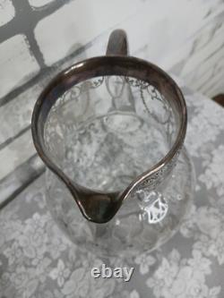 Pichet à eau en verre Art Nouveau vintage avec surcouche en argent sterling et motif floral