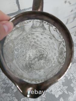 Pichet à eau en verre Art Nouveau vintage avec surcouche en argent sterling et motif floral