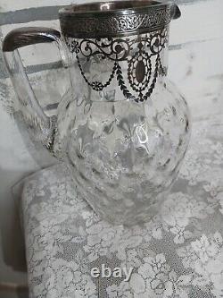 Pichet à eau en verre Art Nouveau vintage avec surcouche en argent sterling et motif floral